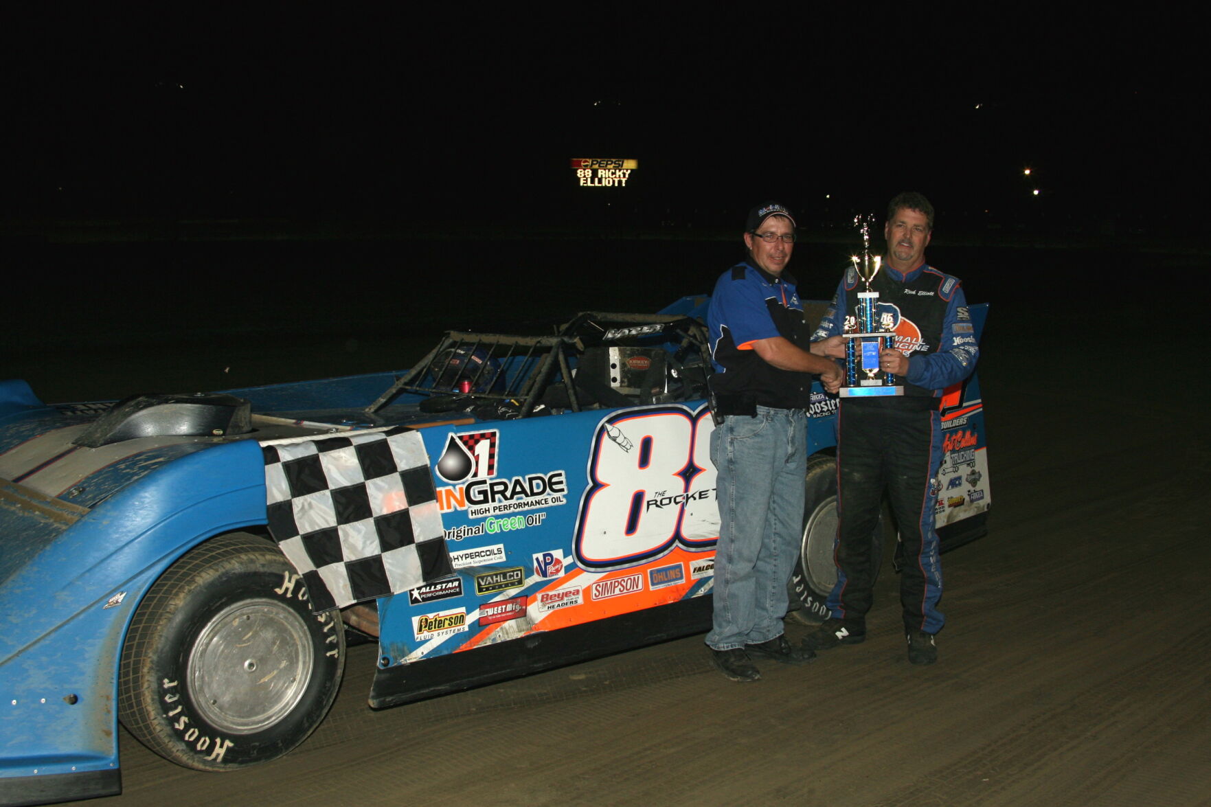 s-r-pete-sons-super-late-model-winner-ricky-elliott